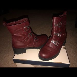 Womens Size 8 Medium Boot